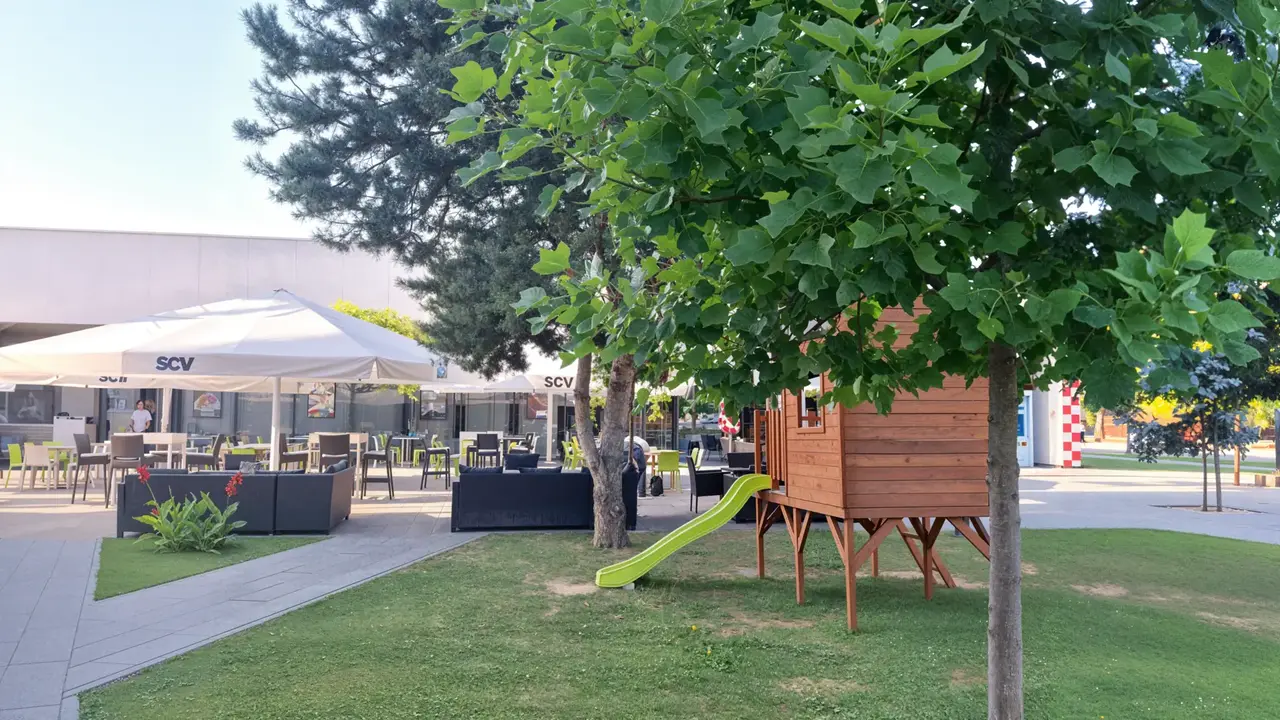 Dječje igralište uz sam restoran